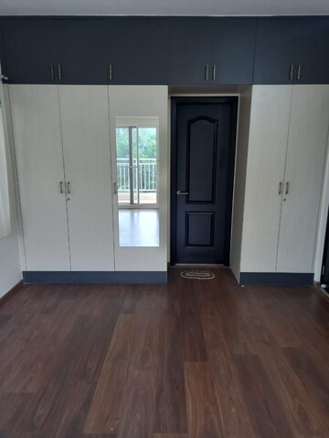 Room in 2.5 BHK Apartment at Shriram Luxor, Hennur Road – for Sale