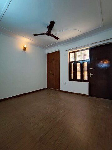 Room in 3 BHK Builder Floor at Sainik Colony – for Sale