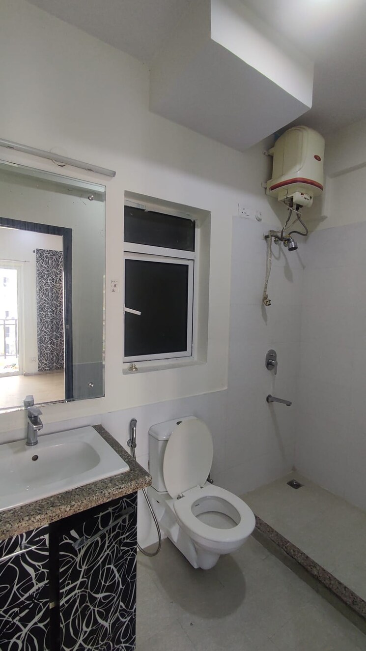 Bathroom, moti nagar 3 Bedroom 1688 Sq.Ft. Apartment In Moti Nagar Delhi 8154775