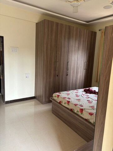 Bedroom in 2 BHK Apartment at Mahim West – for Rent