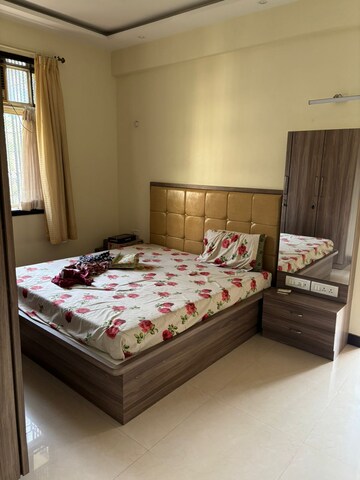 Bedroom in 2 BHK Apartment at Mahim West – for Rent