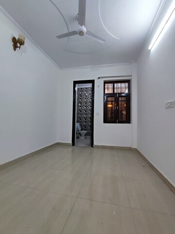 Room in 3 BHK Builder Floor at Sainik Colony – for Sale