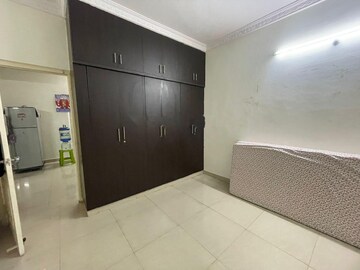 Room in 2.5 BHK Apartment at Lakshmi Royal Castle, Tellapur – for Rent