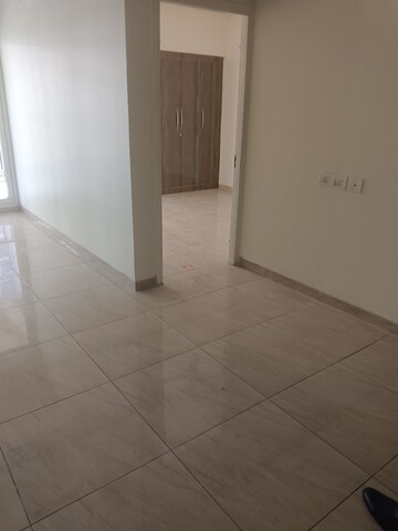 Room in 3 BHK Apartment at Gaur Atulyam, Omicron I Greater Noida – for Rent