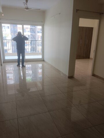Room in 3 BHK Apartment at Gaur Atulyam, Omicron I Greater Noida – for Rent