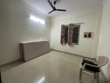 Room in 2.5 BHK Apartment at Lakshmi Royal Castle, Tellapur – for Rent