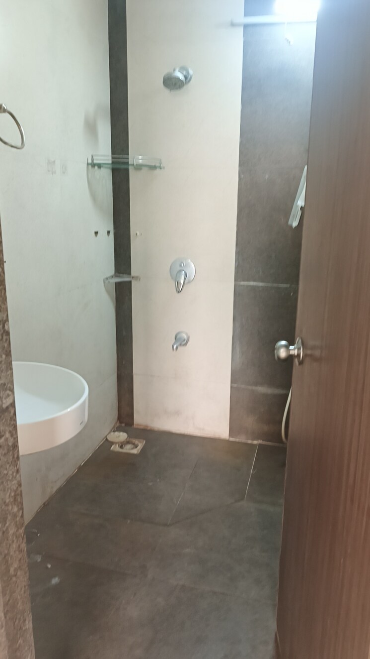 Bathroom, lashkaria-green-towers 3 Bedroom 1350 Sq.Ft. Apartment In Andheri West Mumbai 8154828