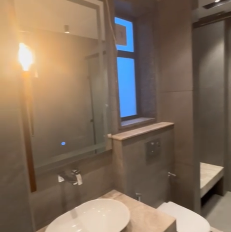 Bathroom, unitech-deerwood-chase 4 Bedroom 6000 Sq.Ft. Builder Floor In Nirvana Country Gurgaon 8154923