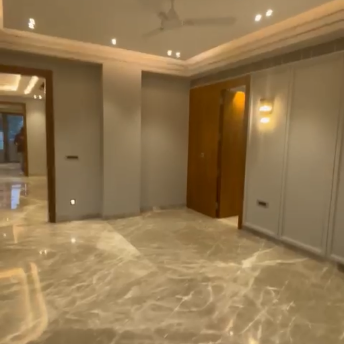 4 BHK + Pooja Room,Servant Room Builder Floor For Sale in Unitech Deerwood Chase