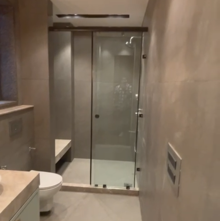 Bathroom, unitech-deerwood-chase 4 Bedroom 6000 Sq.Ft. Builder Floor In Nirvana Country Gurgaon 8154923