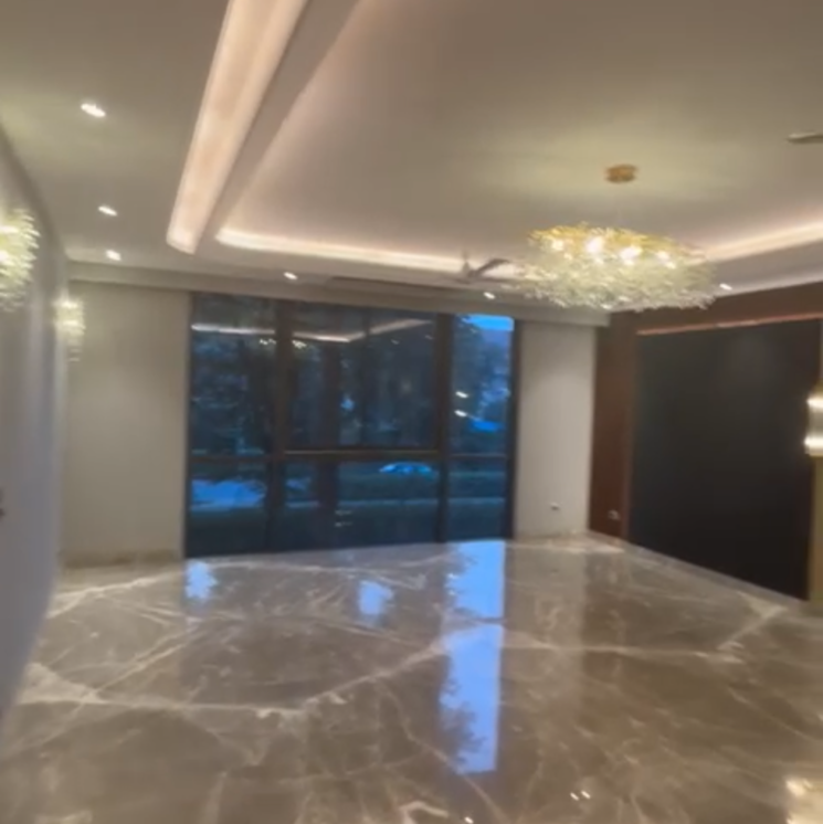  Parking, unitech-deerwood-chase 4 Bedroom 6000 Sq.Ft. Builder Floor In Nirvana Country Gurgaon 8154923