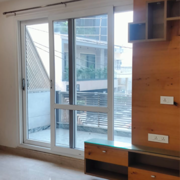 Room in 4 BHK Builder Floor at Janakpuri – for Rent