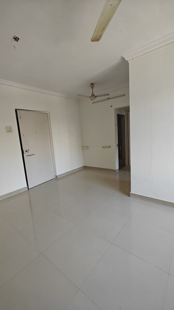 Room in 3 BHK Apartment at Relliance Lashkaria Solitaire, Andheri West – for Sale