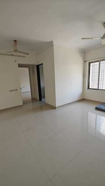 Room in 3 BHK Apartment at Relliance Lashkaria Solitaire, Andheri West – for Sale
