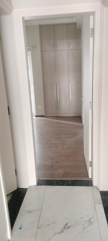 Room in 2.5 BHK Builder Floor at Central Park Cerise Suites, Sohna Sector 33 – for Rent