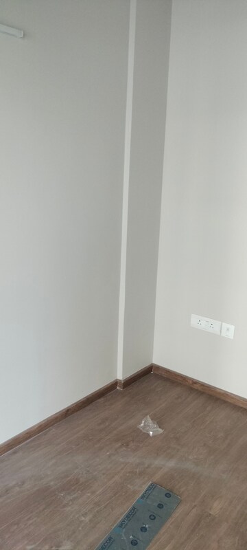 Room in 2.5 BHK Builder Floor at Central Park Cerise Suites, Sohna Sector 33 – for Rent