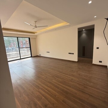 Room in 3 BHK Builder Floor at Ansal Esencia - Amara Villas, Sector 67 – for Rent
