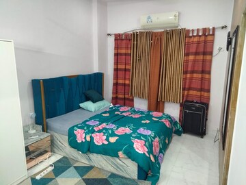 Bedroom in 1 BHK Apartment at Bandra West – for Rent