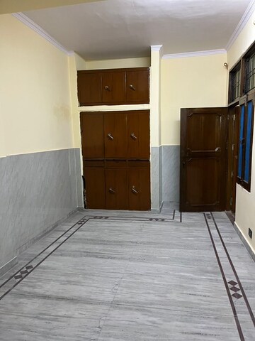 Room in 2 BHK Builder Floor at Sector 48 – for Rent