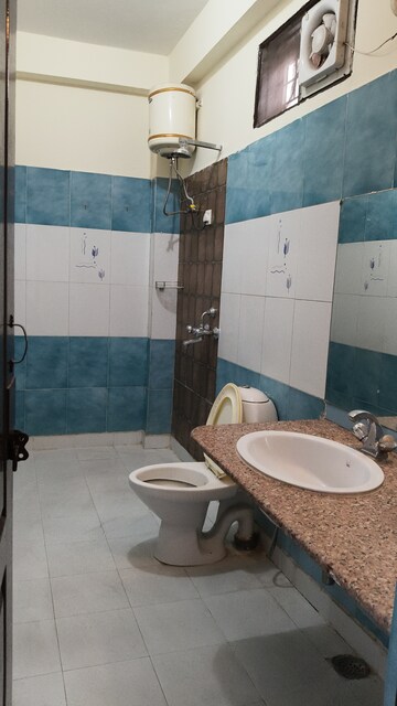 Bathroom in 2 BHK Builder Floor at Uppal Southend, Sector 49 – for Rent
