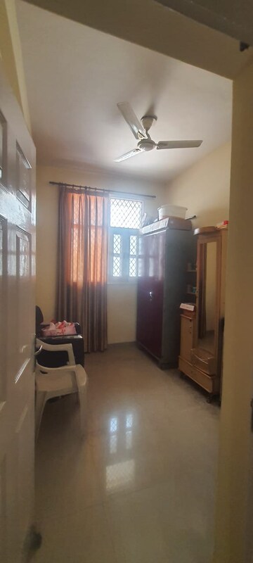 Living Room in 2.5 BHK Builder Floor at SS The Lilac, Sector 49 – for Rent