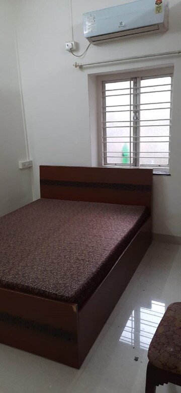 Bedroom in 1 BHK Apartment at Khar West – for Rent