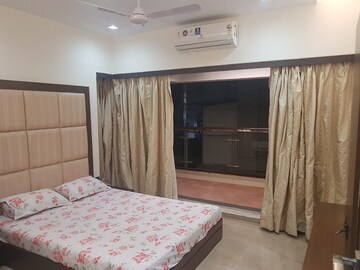 Bedroom in 2 BHK Apartment at Bandra West – for Rent