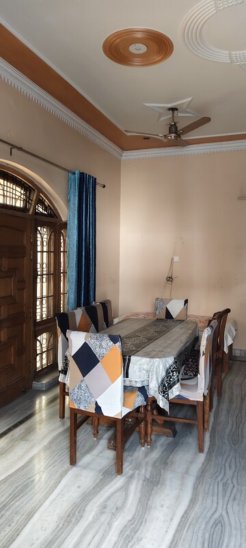 Living Room in 1.5 BHK Independent House at Gomti Nagar – for Rent
