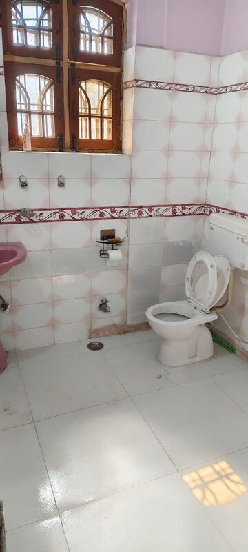 Bathroom in 1 BHK Independent House at Gomti Nagar – for Rent
