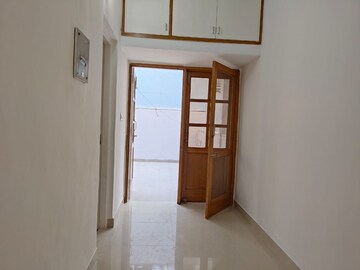 Room in 3 BHK Apartment at Vasant Kunj – for Rent
