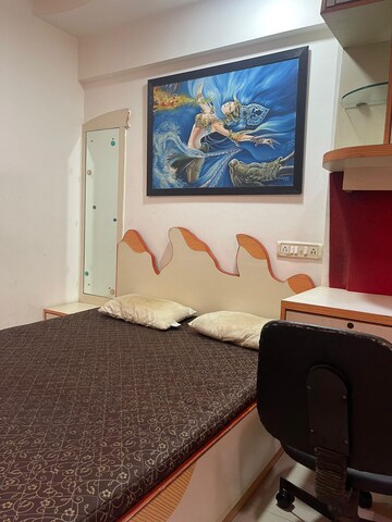 Room in 2 BHK Apartment at Nishant Building, Andheri West – for Rent