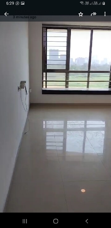 Room in 2.5 BHK Apartment at Oberoi Realty Woods, Goregaon East – for Rent