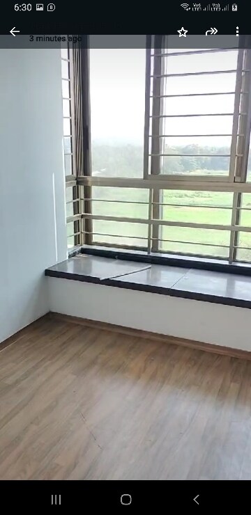 Room in 2.5 BHK Apartment at Oberoi Realty Woods, Goregaon East – for Rent