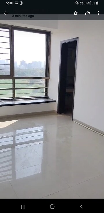 Room in 2.5 BHK Apartment at Oberoi Realty Woods, Goregaon East – for Rent