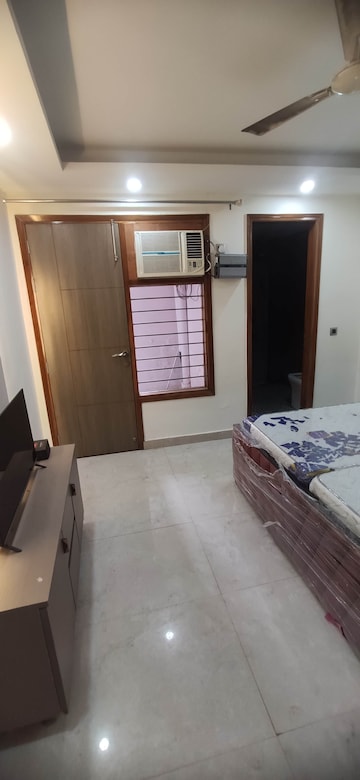 Room in 1 RK Builder Floor at Sector 27 – for Rent