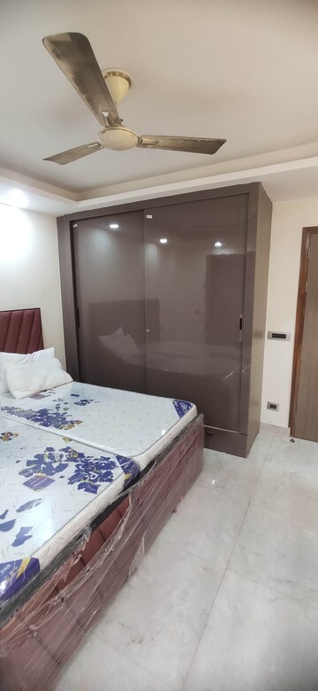 Bedroom in 1 RK Builder Floor at Sector 27 – for Rent