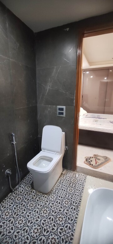 Bathroom in 1 RK Builder Floor at Sector 27 – for Rent