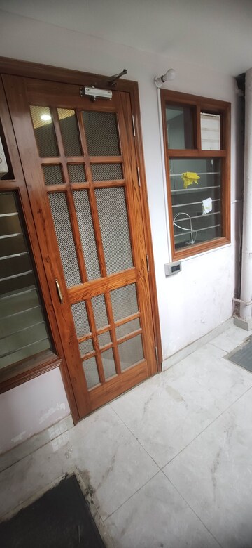 Balcony in 1 RK Builder Floor at Sector 27 – for Rent
