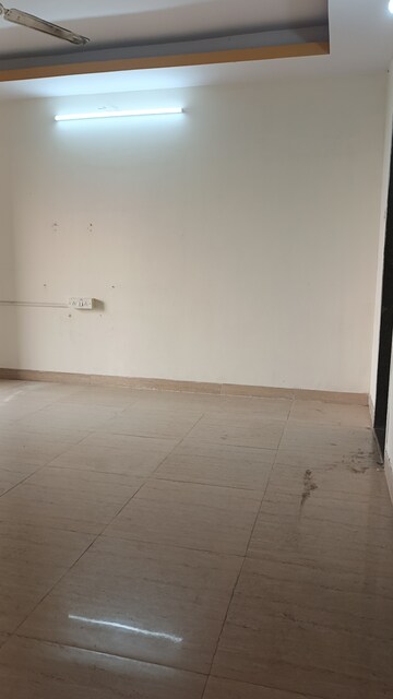 Room in 3 BHK Apartment at HDIL Metropolis Residences, Andheri West – for Rent
