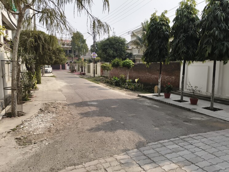 Parking, ansal-aashiana 6 Bedroom 4500 Sq.Ft. Villa In Kanpur Road Lucknow 8155344