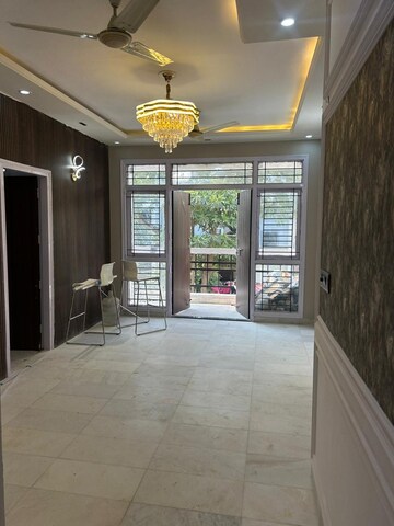 Room in 2 BHK Builder Floor at Hong Kong Bazaar, Sector 57 – for Sale