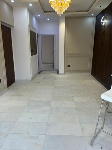 Room in 2 BHK Builder Floor at Hong Kong Bazaar, Sector 57 – for Sale