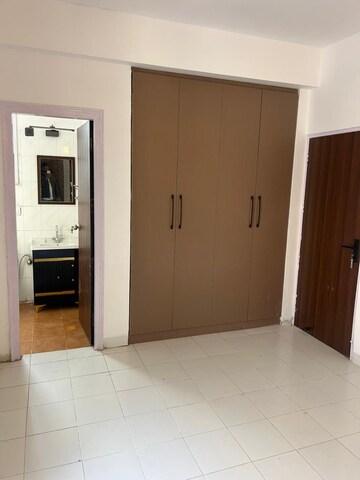 Room in 2 BHK Builder Floor at Hong Kong Bazaar, Sector 57 – for Sale