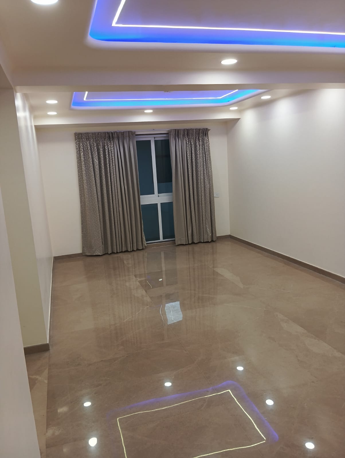 2 BHK + Servant Room Apartment For Sale in Relliance Lashkaria Solitaire