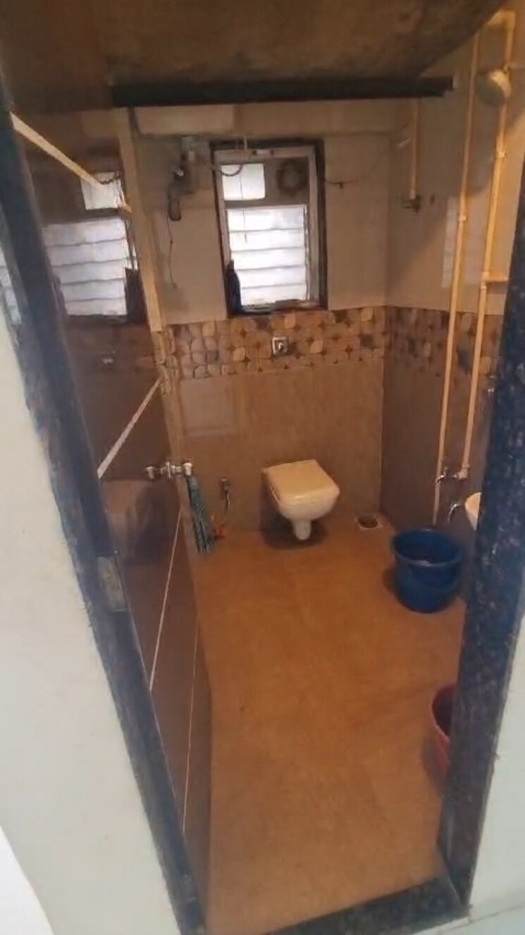 Bathroom, ispat-soma-enclave 2 Bedroom 659 Sq.Ft. Apartment In Santacruz East Mumbai 8155417