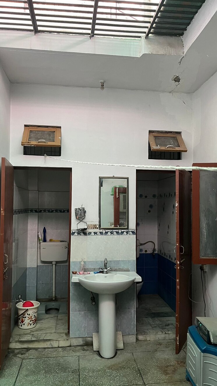 Bathroom, gomti nagar 2.5 Bedroom 1250 Sq.Ft. Independent House In Gomti Nagar Lucknow 8155424