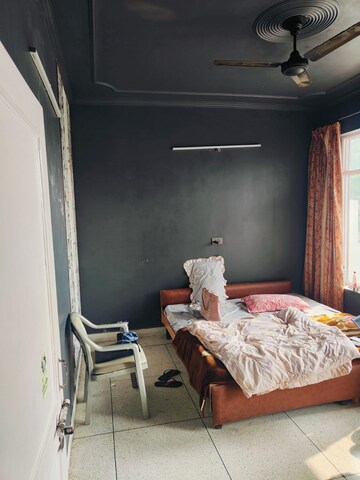 Bedroom in 2 BHK Independent House at Ansal Plaza Sector-23, Sector 23 – for Rent