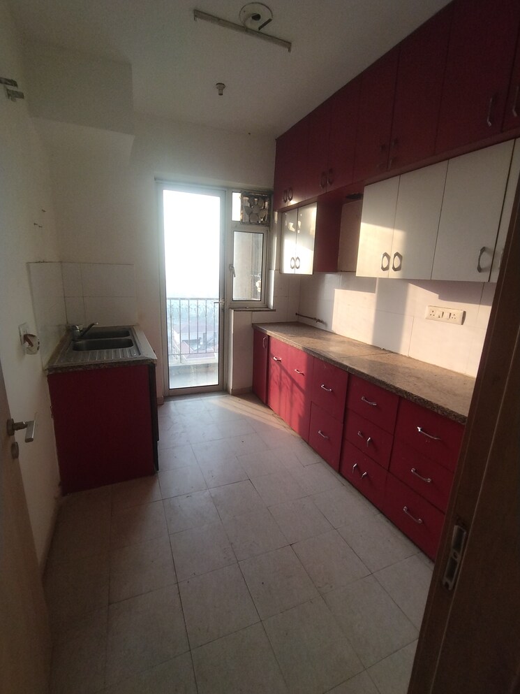 Kitchen, dlf-new-town-heights-iii 3 Bedroom 1930 Sq.Ft. Apartment In Sector 91 Gurgaon 8155482