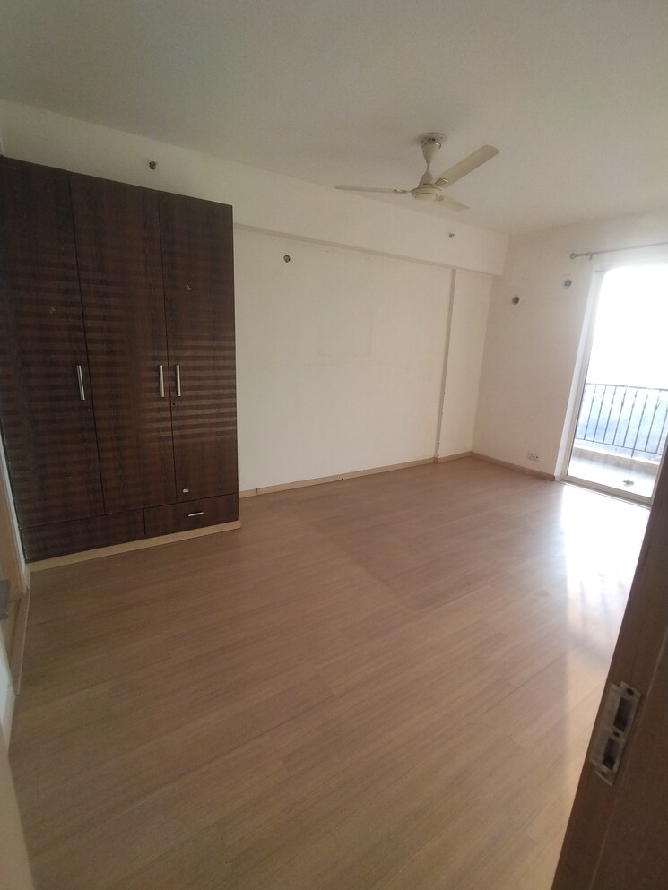 Room, dlf-new-town-heights-iii 3 Bedroom 1930 Sq.Ft. Apartment In Sector 91 Gurgaon 8155482