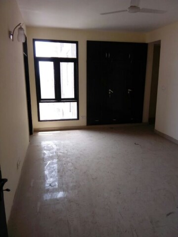 Room in 3 BHK Apartment at SDS NRI Residency Omega II, Omega Ii Greater Noida – for Rent